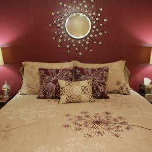 73+ Burgundy Bedroom Ideas (Comforter Set, Wall Decor, Curtains Trend 2024)
