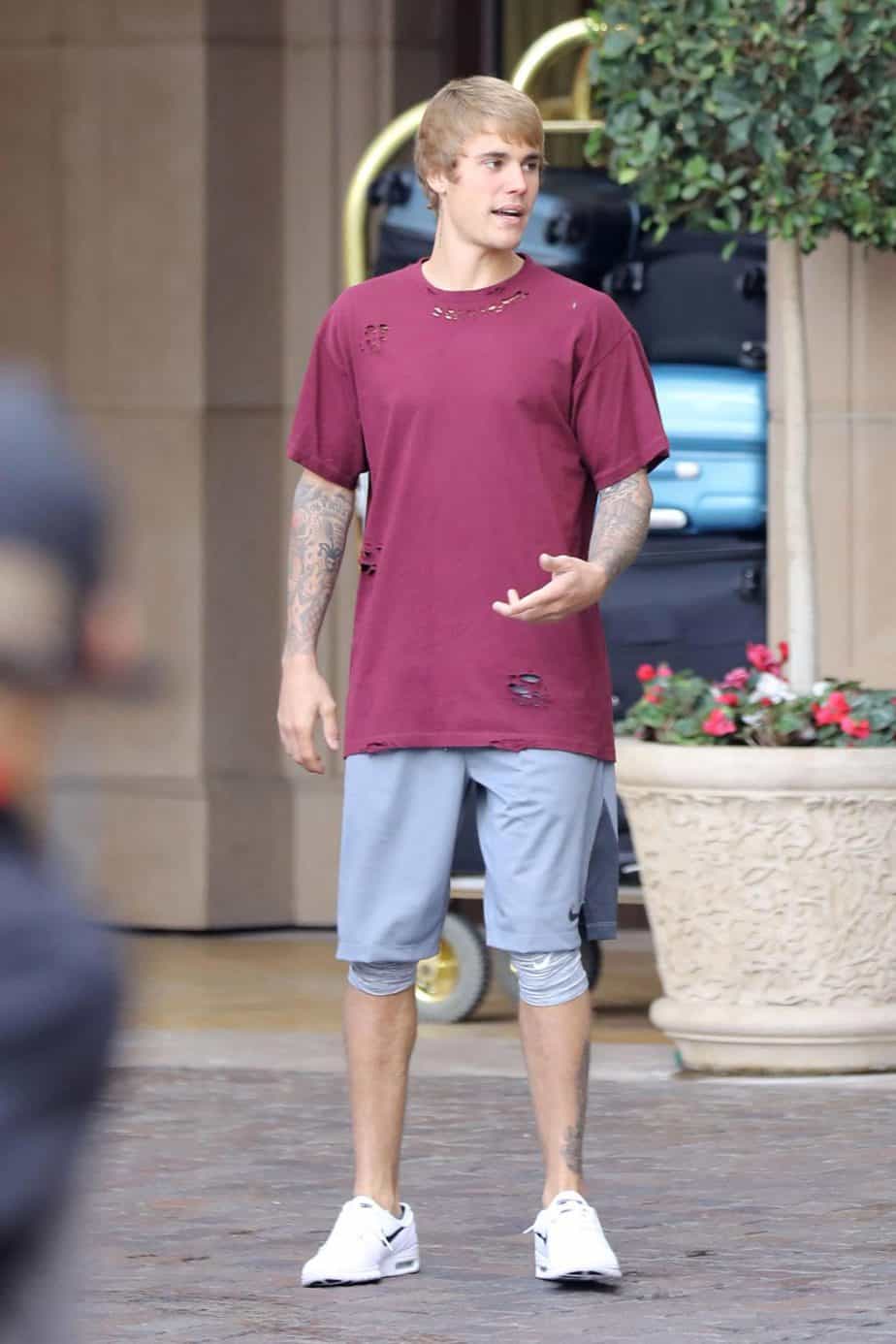 Justin Bieber Wearing Shorts 3 1024x1536 